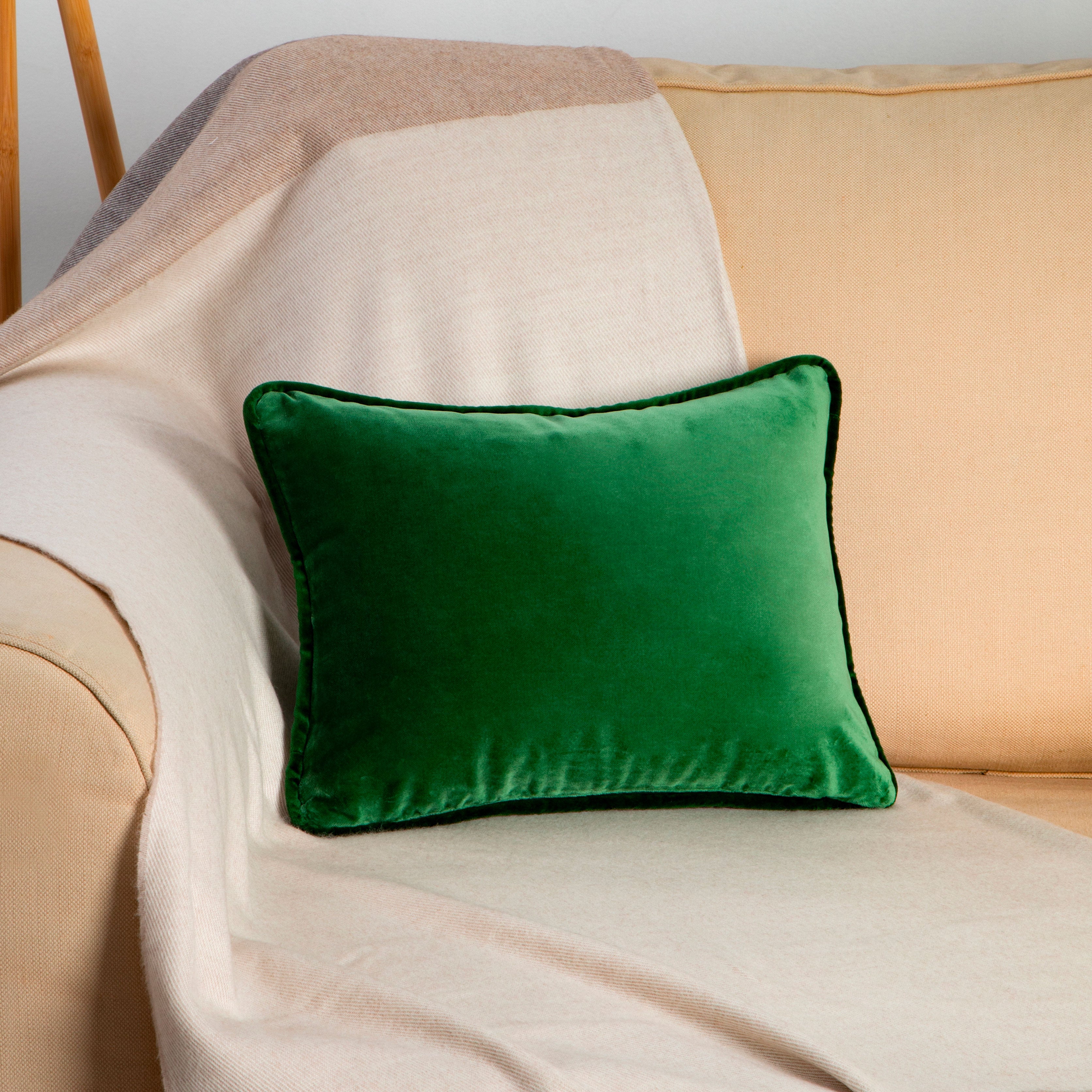Cuscino da Pavimento in Velluto Verde | Urban Outfitters IT